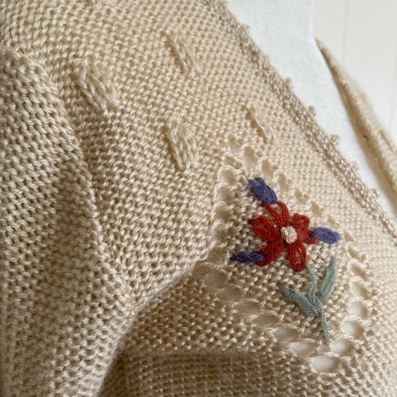 Vintage Beige Knit Cardigan w Flower Detail Small - Picture 3 of 11